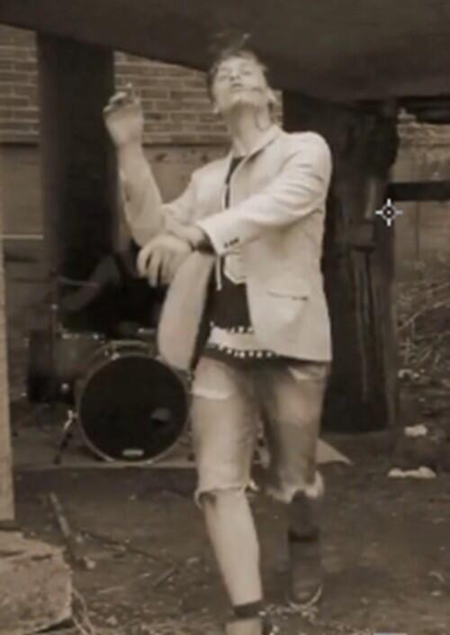 softengineus's tweet image. best part of the Yellow House video let's be real @Softengineband @TopiLatukka