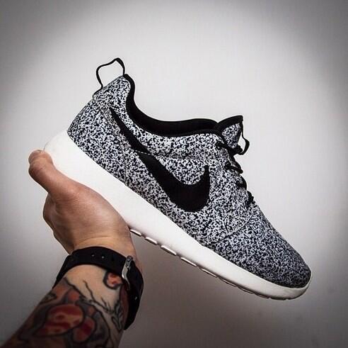 FunnyPicsDepot's tweet image. (MUST BE FOLLOWING)
RT for a chance to win a pair of these Nike Roshes. I will DM a random 4 retweeters in 4 hours.