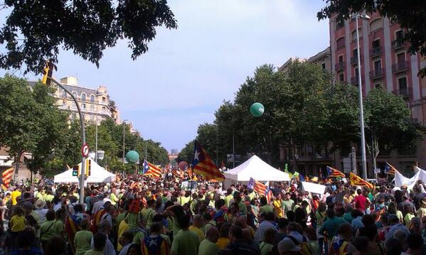AFA_Dosrius's tweet photo. #Escoladosrius a Barna defensant l'escola en català tal com fa 40 anys #somescola14j http://t.co/EXIKSUPqIx