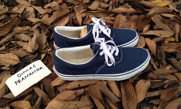 vans u era navy