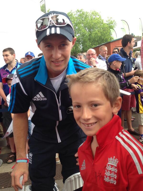 Daicrooke's tweet photo. @joeroot05 thanks for making Teddy's day, congratulations on the 200 n.o http://t.co/d9TeNnUh6R