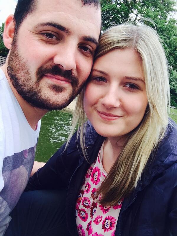 AbbiBlake16's tweet image. Spending the afternoon on a rowing boat on a sunny day with the lovely fella! Perfectoo! #boatinglake #applebys #fun