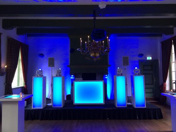 Vanavond sta ik met de witte <a href="/skyflynl/">SKYFLY DJ shows</a> show in het West Indisch Huis in Amsterdam op de bruiloft van Rik en Jolies.