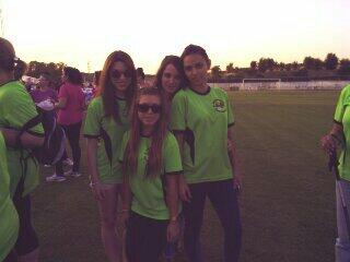 gloriia_90's tweet photo. Las senderistas en la clausura de las escuelas deportivas!! @VeroMD91 @Carolina8SF @NoemiLunoe @chiky_333 :) http://t.co/JDaw2OTIGD