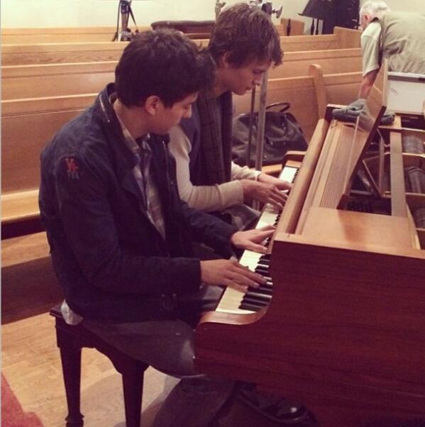 FauxInOurStars's tweet photo. @YcuTcber http://t.co/X1GF9wuoic