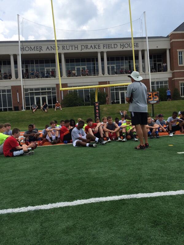 CoachTreLamb9's tweet image. Great middle school QB camp for the Bears!! #fundamentalsfirst