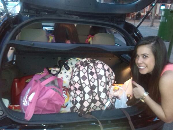 AinoaTala's tweet photo. Finde de casita rural jiji @ireniita91 @_MELANI__ @leti_6 #sandrita http://t.co/i1YhuLqolE