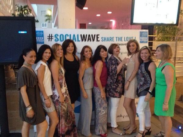 SolHouseCalvia's tweet photo. Pretty ladies at #JeanWaveSession photocall #LiveWave http://t.co/uzPFUQSkNM