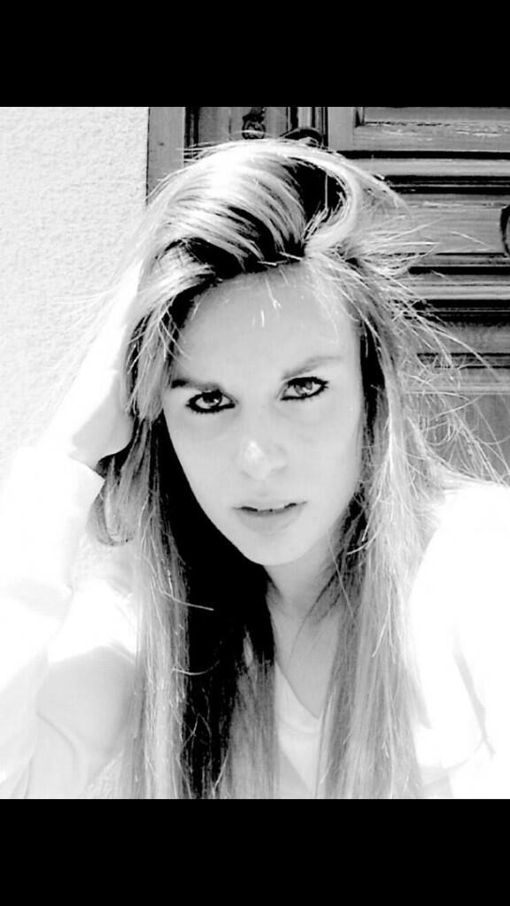 " la vie est vraiment simple, mais nous insistons à la rendre compliqué "