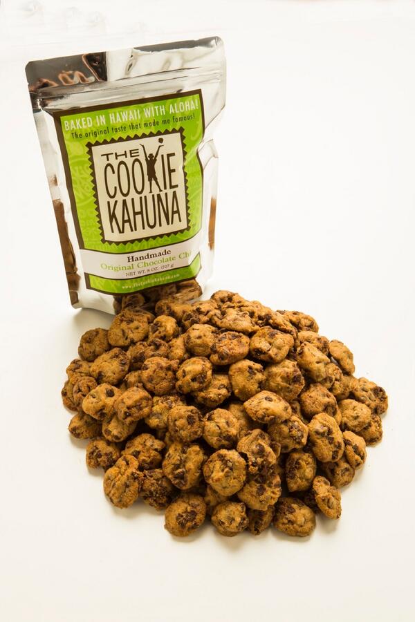 sorryboutslowtweets. busy baking. almost selling onlyne.smell em? see plenty chocolate?staytuned@cookiekahuna.com.