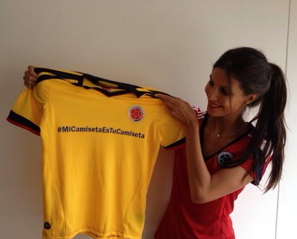 ToyaMontoya's tweet photo. Dona tu vieja camiseta de la Selección a alguien q no pueda comprar una y únete al movimiento #MiCamisetaEsTuCamiseta http://t.co/WdDktmpwnl