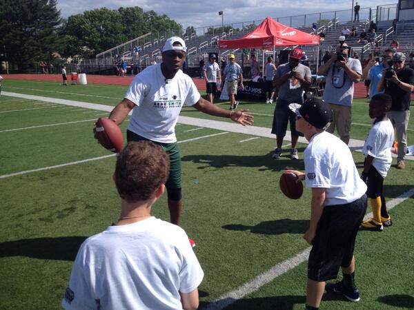 ChrisUbbens's tweet photo. @GenoSmith7 coaching QB drills at his annual Geno Smith football camp. http://t.co/Xil7NGxbv9