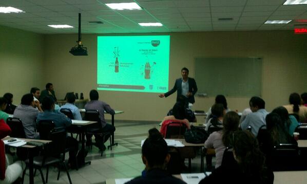 AgenciaEmarkets's tweet photo. Nuestro CEO @georgeplua con el tema "Verdades del xq la gente compra" #seminarioconsumerIns #MarketingDigital http://t.co/U7geiUzdXu
