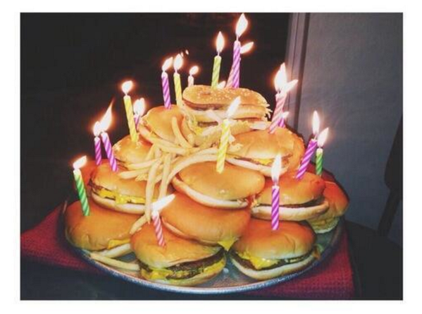 YummyImages's tweet photo. Burger Birthday Cake http://t.co/iun9w8ddMH