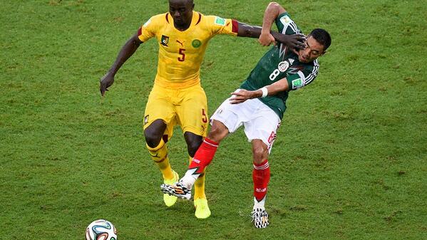 MarcoFabian_10's tweet image. Foto de ayer, disputando la bola con 'Nounkeu'.