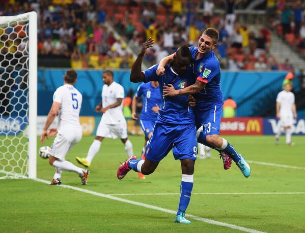 webstyleking's tweet photo. バロテッリが決勝弾！イタリアとイングランドの一戦はイタリアが勝利！
http://t.co/nqlGAdMXUw
グループD イタリアとイングランドの試合は2ｰ1でイタリアが勝利した。 http://t.co/7jr1VNGmMy