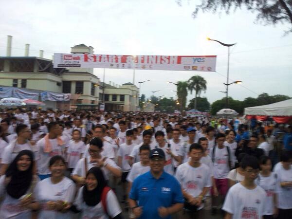 shahrulyahya's tweet photo. Starwalk ipoh 2014. 15,000 participants. http://t.co/KEcafPrQ20