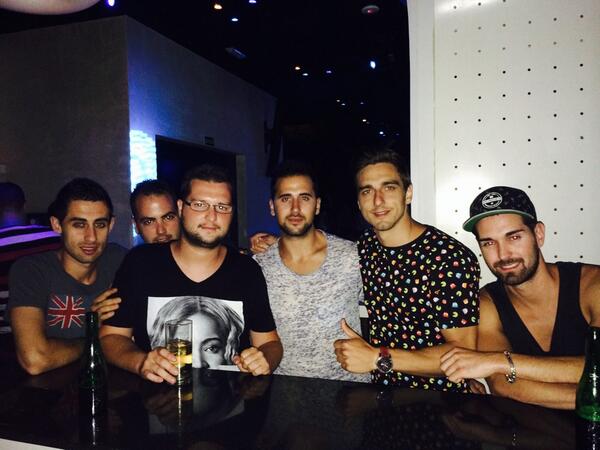 Joxhes's tweet photo. Copitas @dejoker90 @Jbenavidesrivas @luiscala10 @FxcRuiz #Soda http://t.co/z3VYDgCqlK
