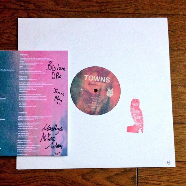 YumiazuAzu's tweet photo. やっとTowns(@TOWNSband)のアルバム届いた！サインとナンバリング入りだったー。 http://t.co/JVVo8UCLjY