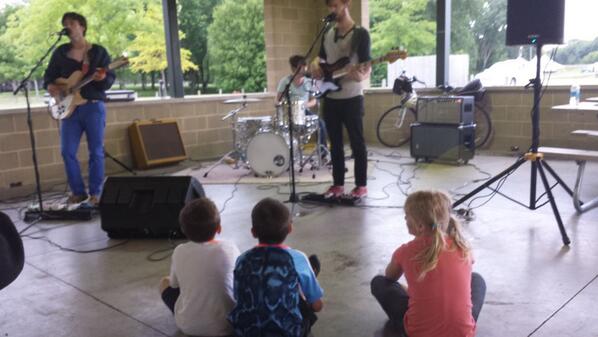 businesspartner's tweet photo. @DSandNeighbors  have new mesmerized fans! Fun show guys... http://t.co/XfNw9SS365