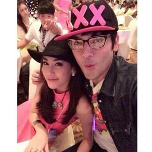 IG:bomb_tanin Happy Birthday #pimtdao โตๆนะเธอ ปล. ข้างหลังนี่ยังไง !?!?  <a href="/bombtaninbot/">ธนิน</a> <a href="/Bomb_tanin_fc/">bomb tanin</a>  @Daopimthong_