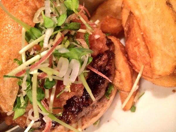 Mr 秋葉原 ササキチ アキバのrmバーガーの限定バーガー たっぷり薬味バーガー 864円 葱 かいわれ 茗荷 大根おろし 夏バテ解消 さっぱりバーガー アキバ飯 Http T Co 6aa25p3ro8