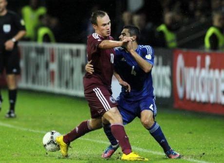 LoMejorDeFB's tweet photo. A la mierda el partido. Concédeme este baile http://t.co/F9pDgllfAy
