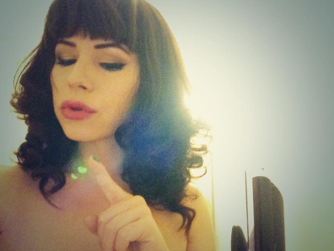 Sooo i really want an avocado and it's 5am. Hmm... #lightglare http://t.co/iFyvArxIf5<a href="/tag/lightglare"class="tags"><span>#lightglare</span></a>