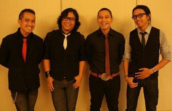 The Rain live in Makassar. Malam ini jam 7 WITA di halaman <a href="/MalRatuIndah/">Mal Ratu Indah</a>. Free entry! Checkout <a href="/TheRainBand/">The Rain</a>