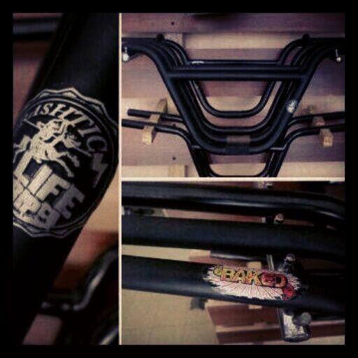 Madenurhidayah's tweet photo. Crashtic bar @jujunnaedy signature, made by @lifetripco, available now.!! 👍👍 http://t.co/xCaIh07adD