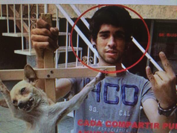 Tamara_Gorro's tweet photo. Por favor difundir esta foto para que la policía encuentre a este sinvergüenza, por no llamarle de otra manera... http://t.co/izMDWr4nON