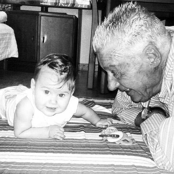 andrea_murcia_o's tweet photo. Cuando sobran las palabras, cuando el amor desborda... nada es comparable a este momento,  los quiero con locura... http://t.co/unwm9CL0ix