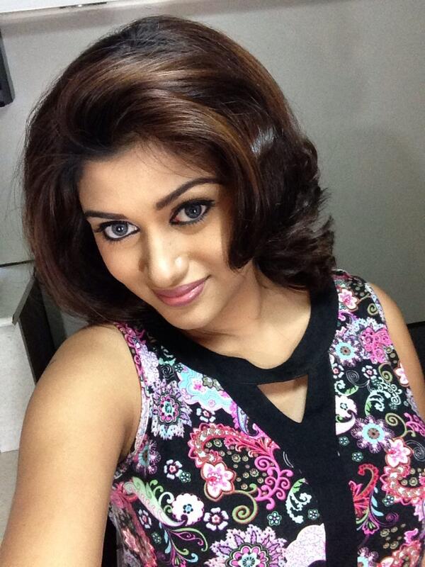 OviyaaSweetz's tweet photo. Selfie http://t.co/4x0PnJFmVG