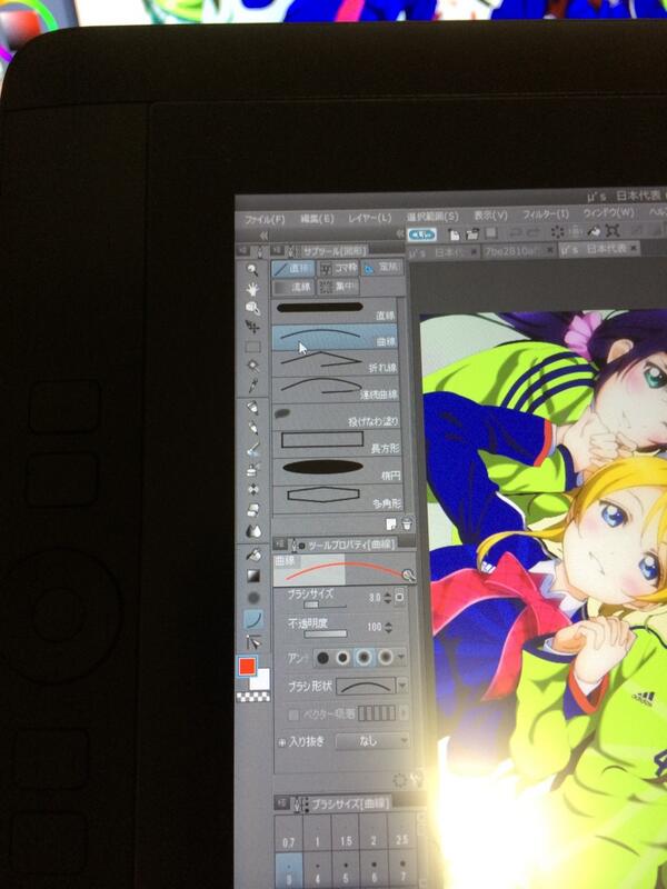 Ro式 ユニコラ Ntdf25 線を書くのは簡単です ほとんど写せばいいだけみたいなものです 私はまず服の輪郭を 線画1レイヤー そのユニフォームのデザインに必要な線を 線画2レイヤー として分けてます 先ほどの画像は線画1と2 あと陰になる部分のレイヤーが3
