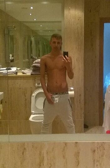 Here is a taster to get you ready for my #NakedSunday @BritXXXmodels @ApplyToModel http://t.co/GN7s0