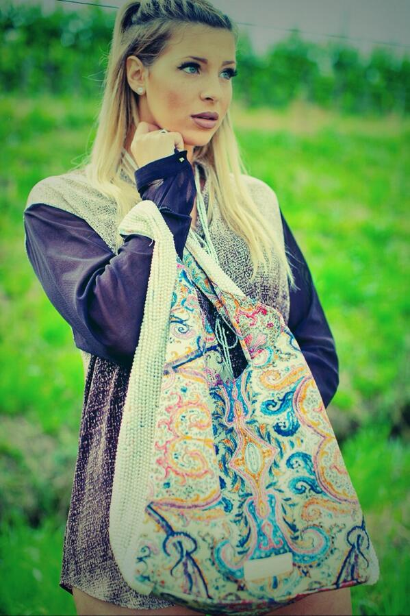 GiuliaCalcaterr's tweet image. @GioCelliniBag questo stile un po' etnico mi si addice molto!!! Bravissimi!!👏👏🔝🔝❤❤❤