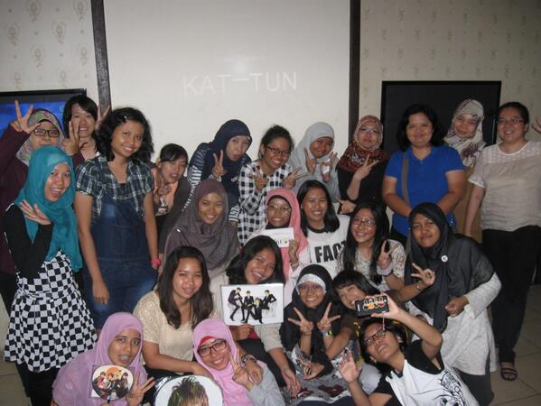 KATTUNIndonesia's tweet photo. Buat yg blm sempat lihat, ini lho foto2 gath di Jakarta &amp; Surabaya (nonton bareng DVD KAT-TUN Countdown LIVE 2013): http://t.co/nI2LQLnkiw