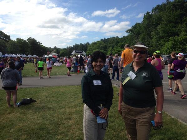 Lots of runners here for the #ribfest5miler #RibfestNH