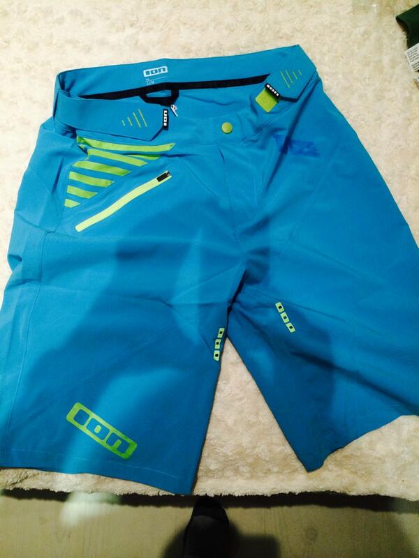 NicoZen4's tweet photo. got my super cool @IONBike #rain jacket &amp;super light ION trace baggies-thks Olaf!#lets  surf the trails @BCBikeRace http://t.co/e7Sd8LAhlv