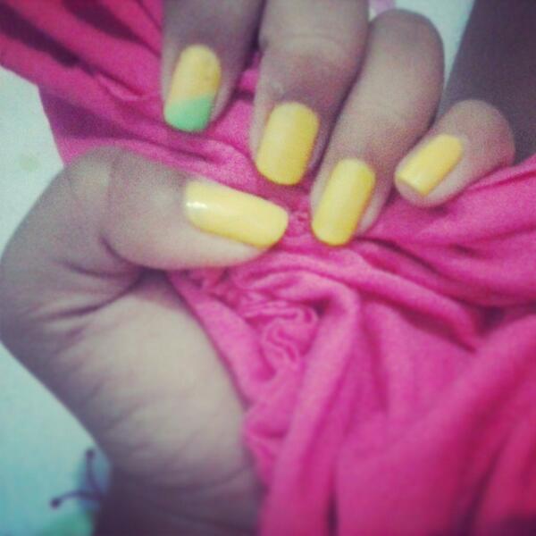 NikaStain's tweet photo. - Unhas 
#copa #Brasil. . \o/ http://t.co/vo0MN1dC0A