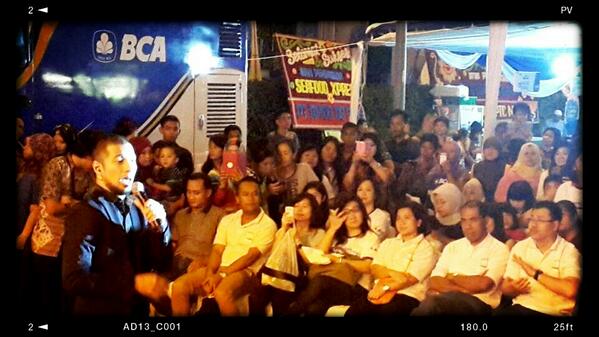 Penampilan @MarcellSiahaans di GTB Pesta Kuliner Palembang mlm ini. Mana nih suaranya <a href="/TemanMarcell/">Teman Marcell</a>? :) #MenangLebih