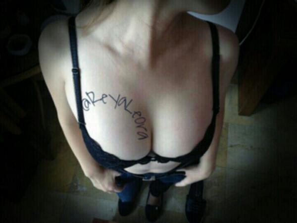 reya tweet media