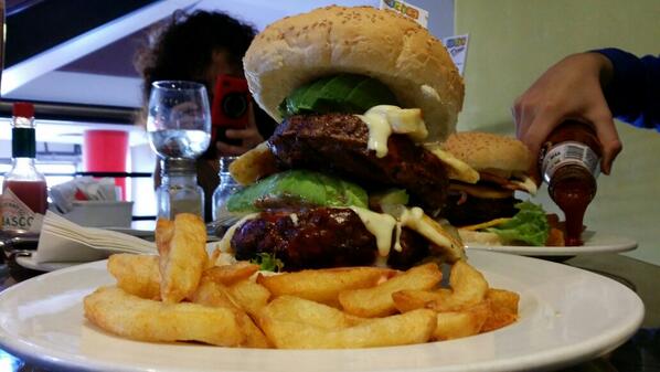 Kristen_Raath's tweet photo. Goodbye dear world. #Edsdiner sends its greetings @JonathanRaath @DesRaath #CommittingBurgerside #FathersDay #family http://t.co/4a93FVB5If