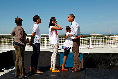 BarackObama's tweet photo. Hugs for Dad: Happy Father's Day. http://t.co/sfN0c39tHv