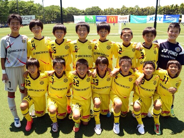 T I K I T A K A M A G A Z I N E 編 集 部 第38回全日本少年サッカー大会千葉県大会準々決勝 6月15日 日 日立柏人工芝 柏レイソルu 12 ４ 0 バディーsc千葉s 得点者 仙石 植竹２ 田村 は22日開催の日立台開催予定の準決勝進出を決めニコニコ