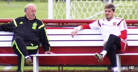 DeportesCuatro's tweet photo. Del Bosque, a Casillas: "Olvídate de las críticas, eres el portero titular" http://t.co/goRBQaQvvA #LarojaSípuede http://t.co/gRftSV7AI0