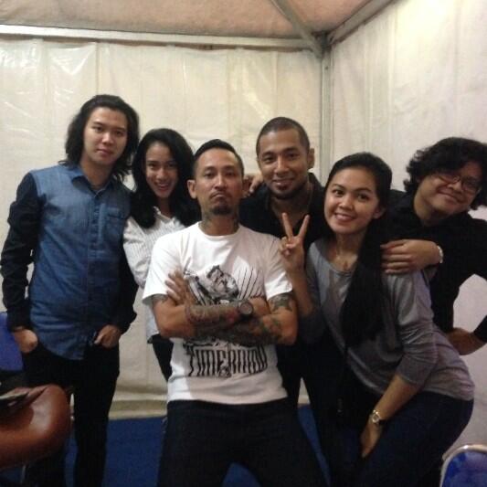 @MarcellSiahaans <a href="/TemanMarcell/">Teman Marcell</a> <a href="/TemanMarcellPLG/">TemanMarcellPlembang</a> <a href="/EugenBounty/">Eugen Bounty</a> Setelah manggung seru di Palembang!