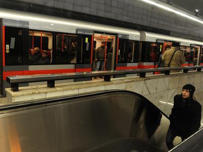 eh yaampun:')"DreamersRadioID: Wah, Kereta Api untuk Para Jomblo Segera Dibuat! bit.ly/QmAWTx ”