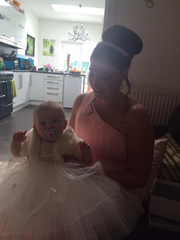 DeanySpoon1's tweet photo. Baby niece and her Auntie Cathrine x http://t.co/yvDcYlv0U3