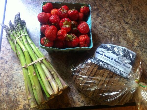 More of the morning haul from <a href="/BrightonFM/">BrightonFarmersMkt</a>. #blackbeanandraisinbread